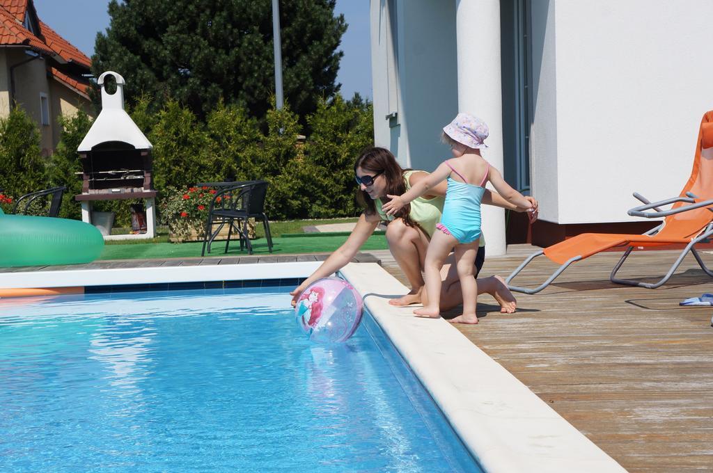 Dom Przy Basenie Villa Puck Ngoại thất bức ảnh