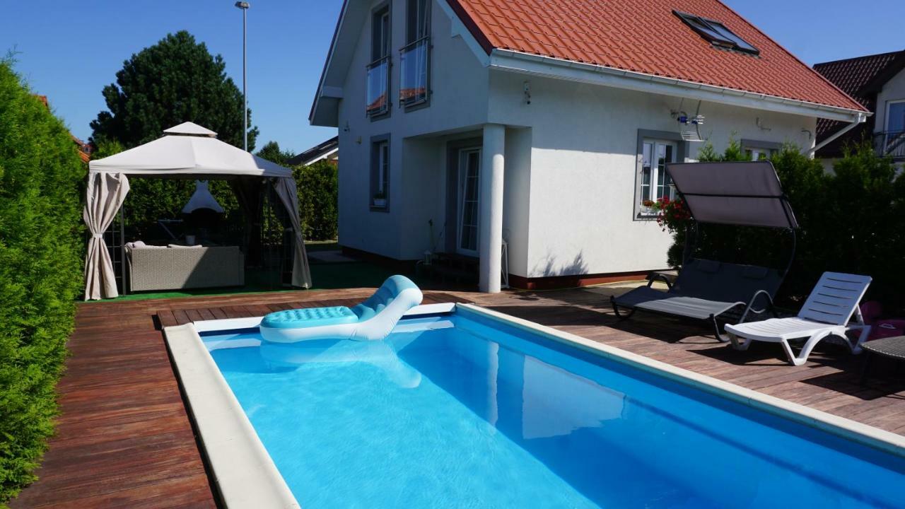 Dom Przy Basenie Villa Puck Ngoại thất bức ảnh